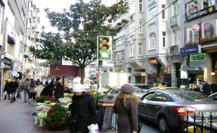 Valikonağı Caddesi (Valikonagi Avenue)